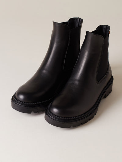 CHELSEA BOOTS